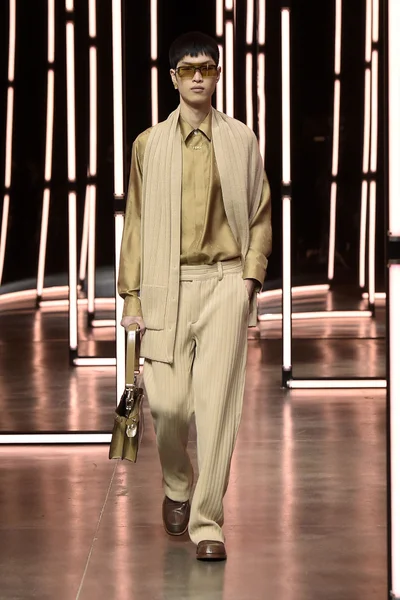 Look 13